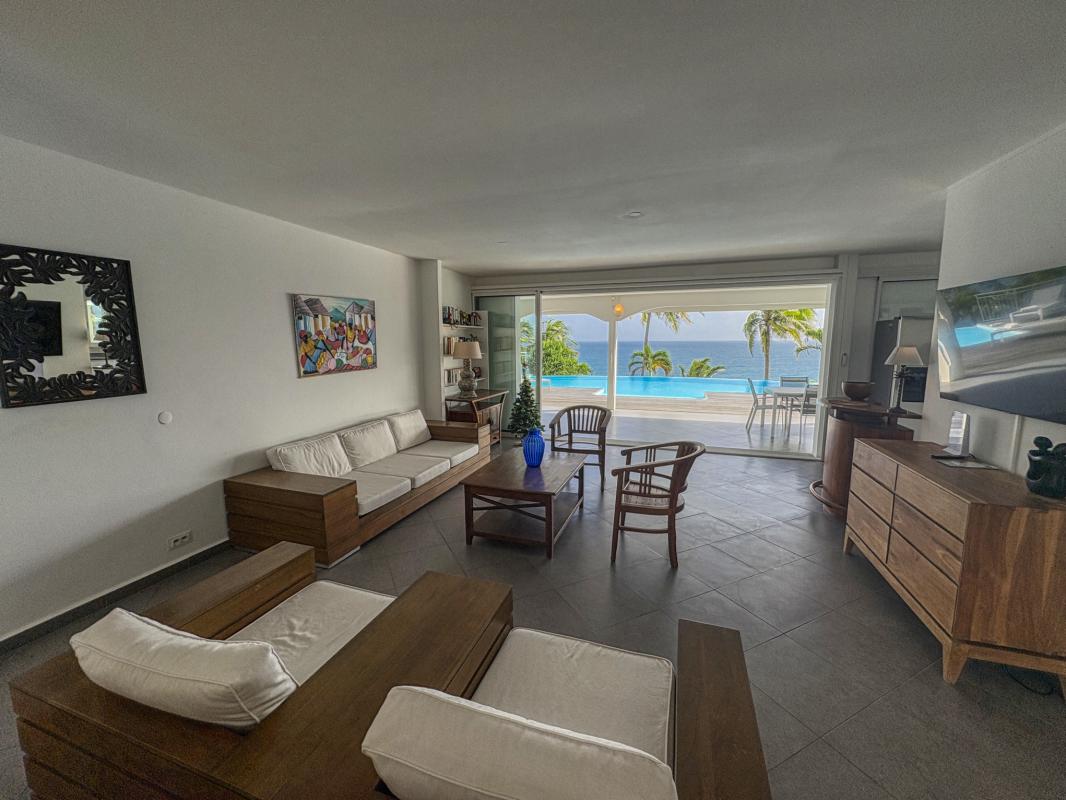 18.Location villa piscine Sainte Anne Guadeloupe_Salon vue Mer